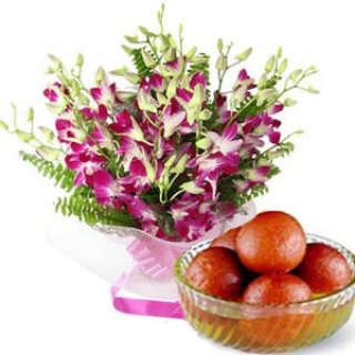 1 KG Gülab Jamun ile 10 Mor Orkide Sapı - Taze Çiçekler Dubai