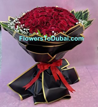 101 mawar merah dengan kertas hitam - Bunga Segar Dubai