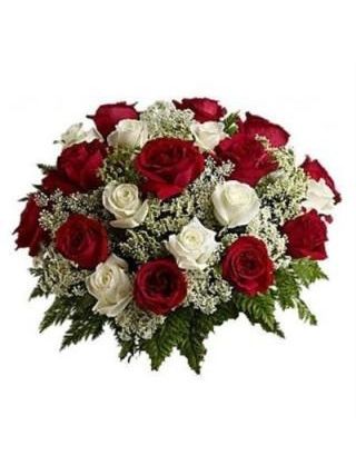 Scintillating Beauty - Bouquet de Roses Rouges et Blanches, Dubaï (15 Blanches et 15 Rouges) - Fleurs Fraîches Dubaï
