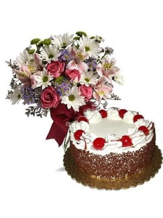 Kishada cha Maua 15 ya Msimu Mchanganyiko na Keki ya Black Forest 500gm - Maua Mapya Dubai