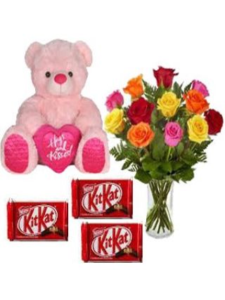 La combinaison de roses dans un vase de couleur 24-6-pouces peluche et 24 Nestlé Keith Cat bars - Fleurs Fraîches Dubaï