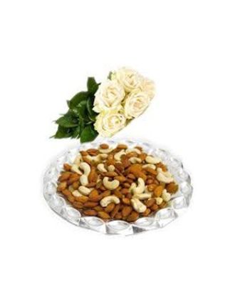 흰 장미 12송이 꽃다발과 1kg 모듬 말린 과일 - 신선한 꽃 두바이